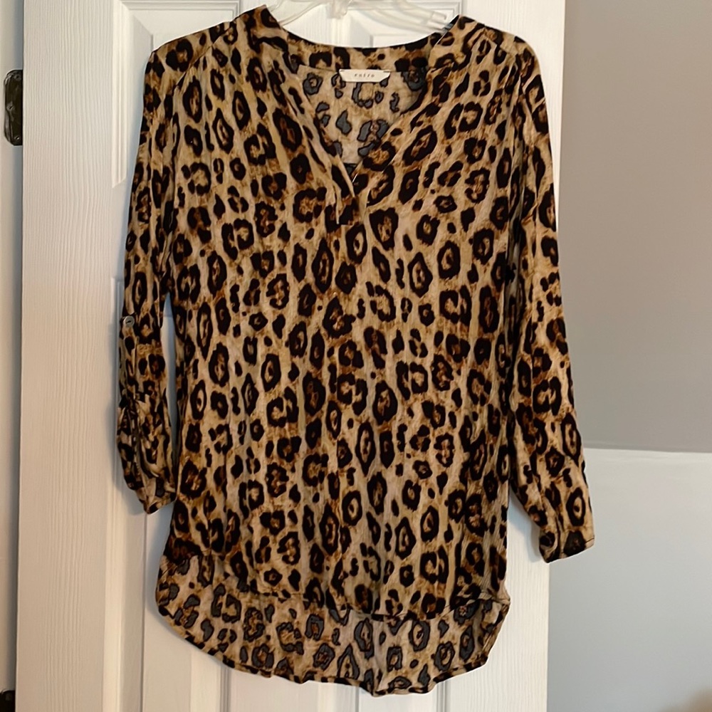 Leopard print 3/4 length sleeves blouse